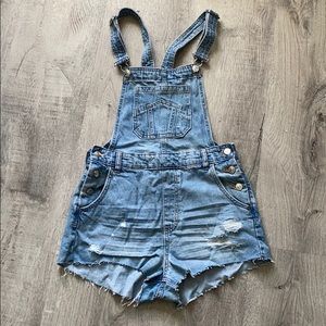 NWT - Super cute overall shorts!